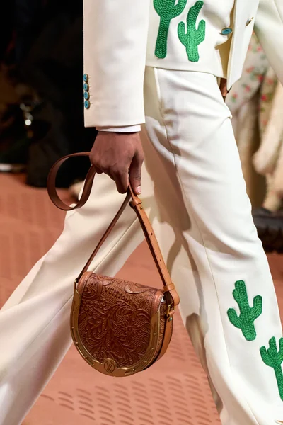 Look 17